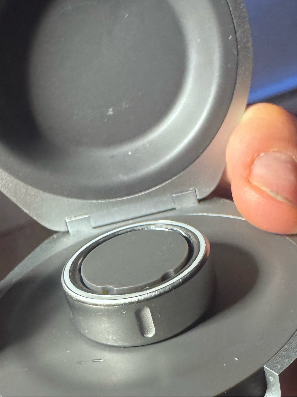 Oura ring 4 - Size 6 + Portable charger